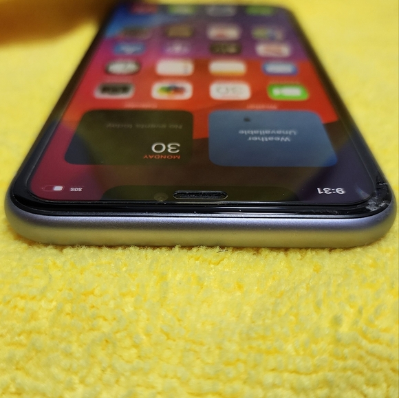 iPhone 11 Pearl White - Picture 10 of 10